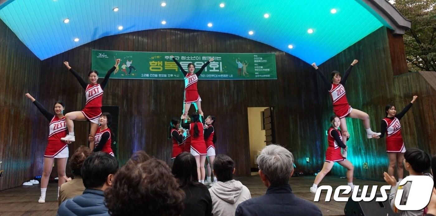 제주중앙여고 치어리딩 동아리 제스트의 공연 모습ⓒ News1
