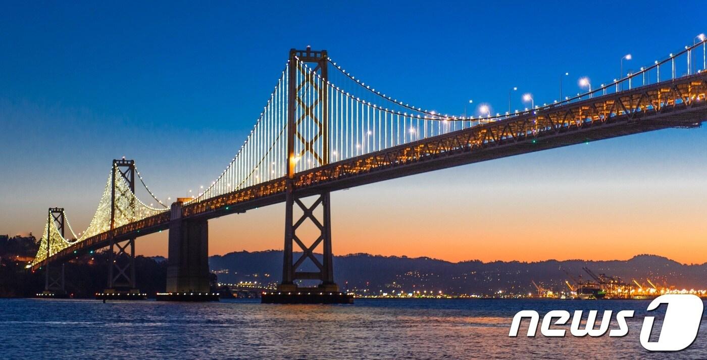 화려한 조명으로 꾸며진 금문교. 샌프란시스코관광청 제공.ⓒ News1