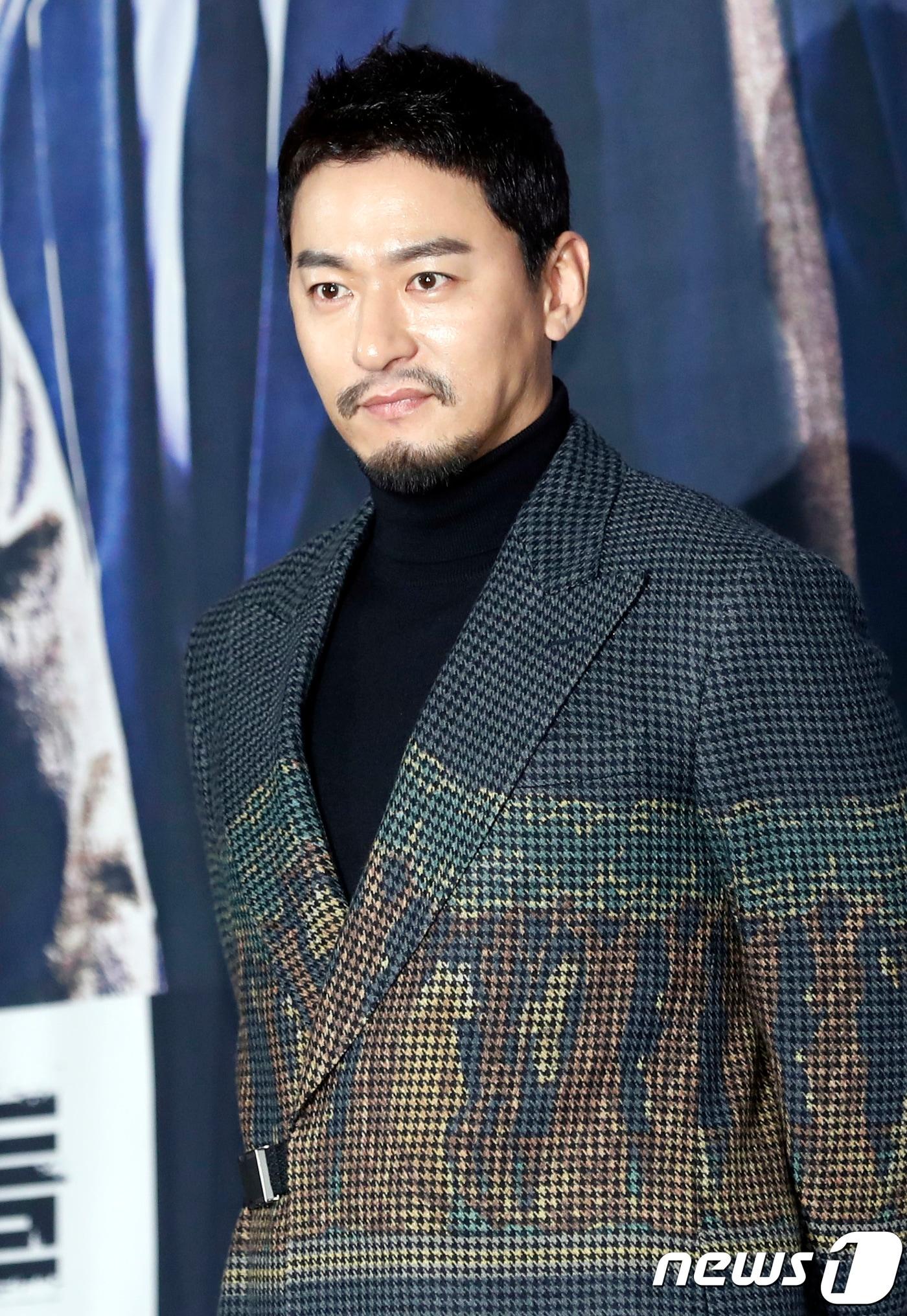 본문 이미지 - 배우 주진모가 11일 오후 서울 여의도 콘래드호텔에서 열린 OCN ‘나쁜녀석들: 악의 도시’ 제작발표회에 참석해 포즈를 취하고 있다. 2017.12.11./뉴스1 ⓒ News1 권현진 기자