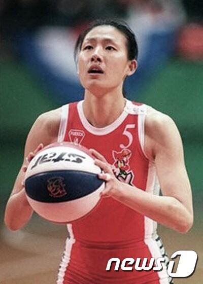 본문 이미지 - WKBL 그레이트 12 세 번째 주자로 선정된 전주원. (WKBL 제공) ⓒ News1ⓒ