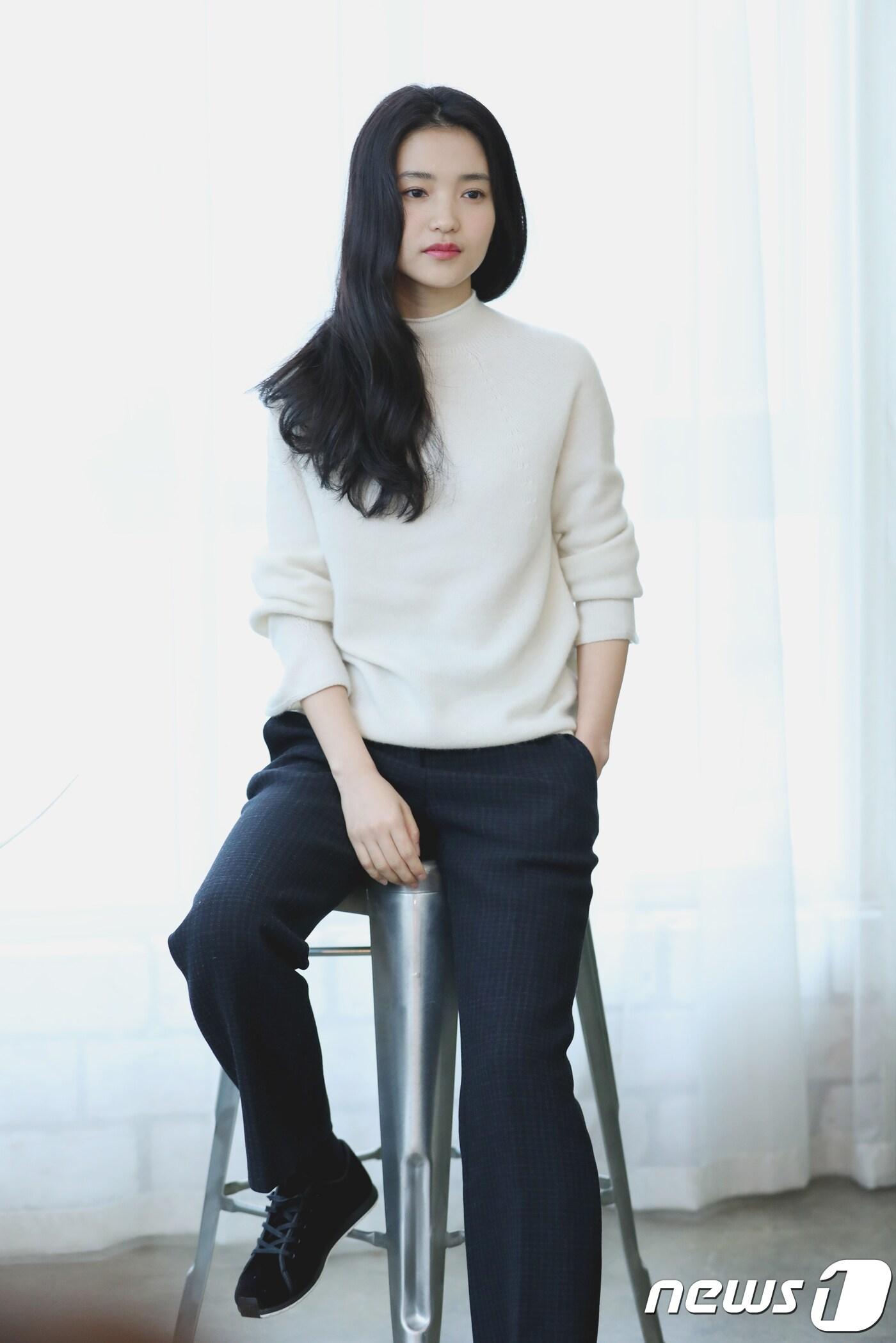 본문 이미지 - 2017.12.18. 삼청동 카페. 영화 '1987' 배우 김태리 인터뷰. ⓒ News1 강고은 에디터