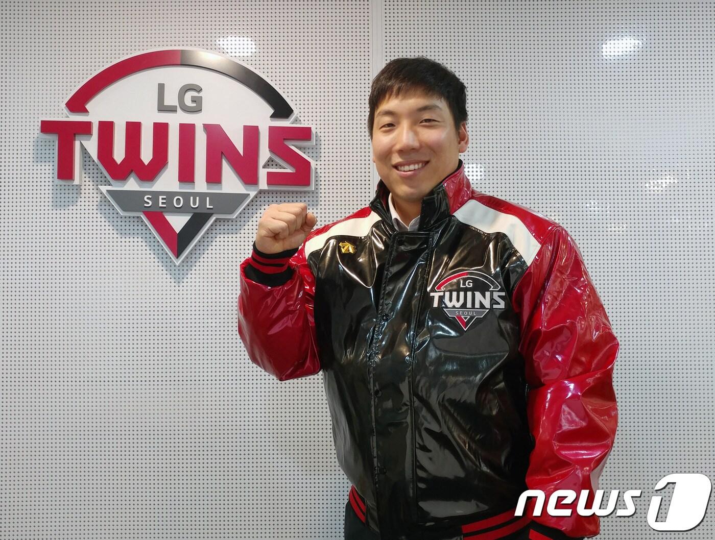 본문 이미지 - LG 트윈스와 4년 총액 115억원에 FA 계약을 체결한 김현수.(LG 제공)ⓒ News1