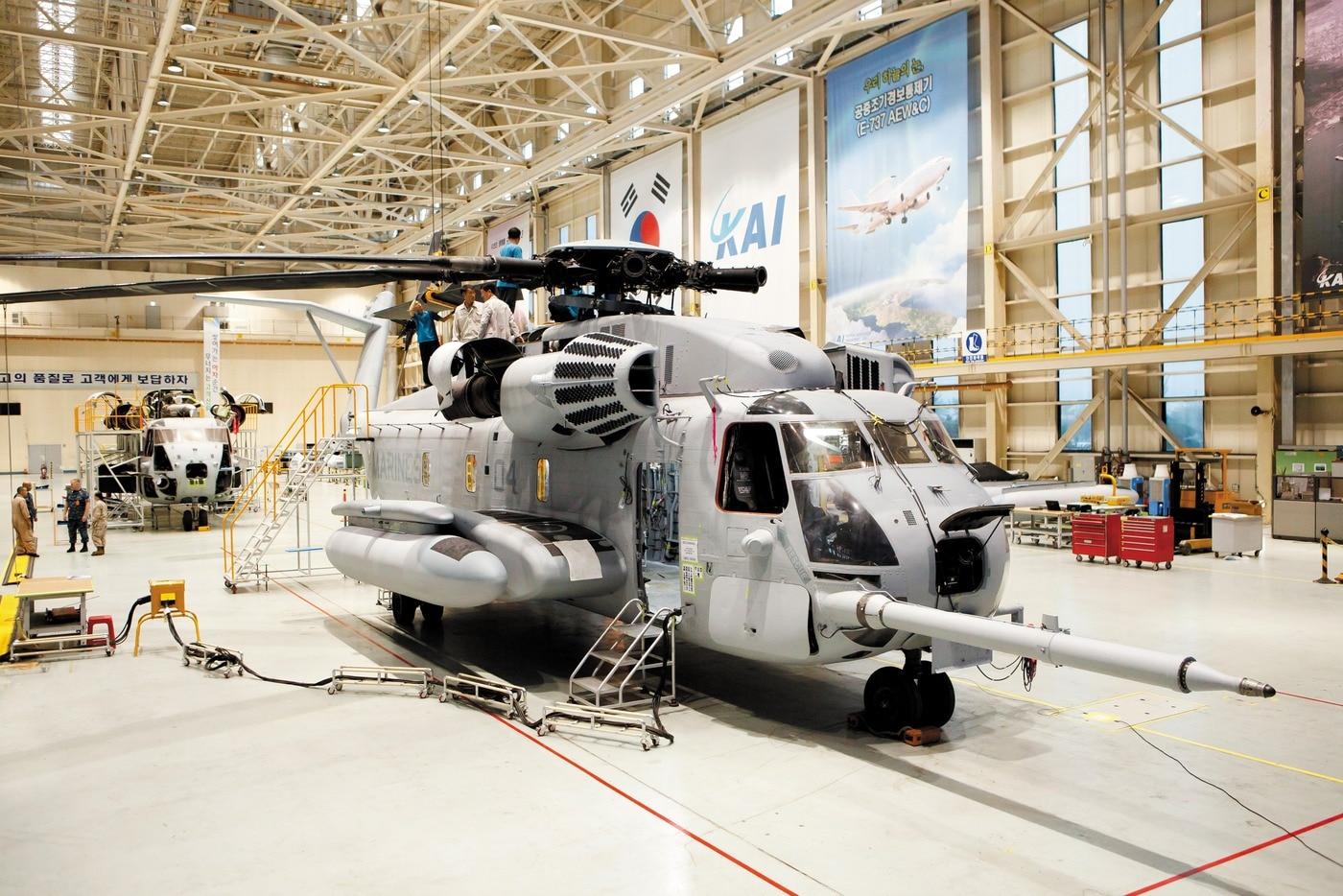 군수 항공기(H-53) 정비작업 사진. (KAI제공)/뉴스1 ⓒ News1