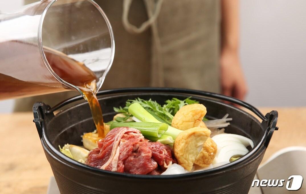 본문 이미지 - 정 모 씨가 이용했다는 동원홈푸드 더반찬의 스키야키 밀키트.ⓒ News1(출처: 더반찬 홈페이지)