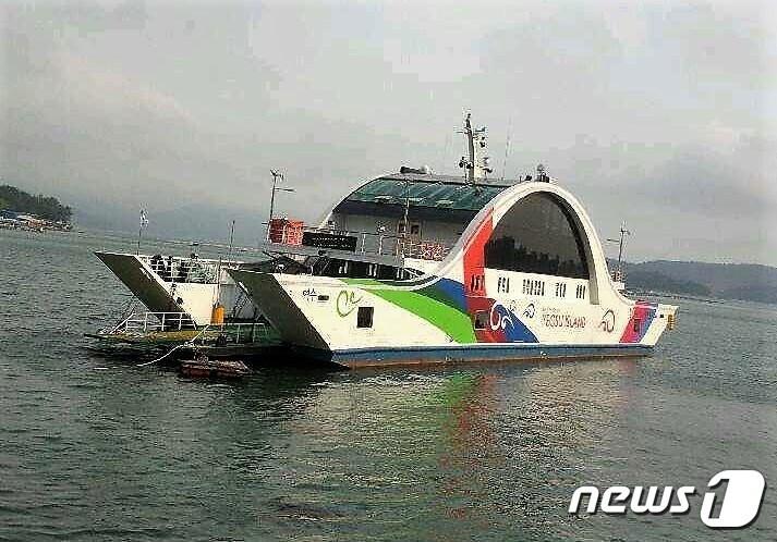본문 이미지 - 도선 골프앤리조트호.(여수해경 제공)/뉴스1 ⓒ News1