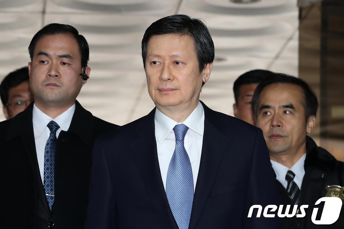 신동주 전 롯데홀딩스 부회장 22일 오후 서울 서초구 서울중앙지방법원에서 열린 롯데 경영비리 혐의 선고 공판에 출석하고 있다. 2017.12.22/뉴스1 ⓒ News1 임세영 기자