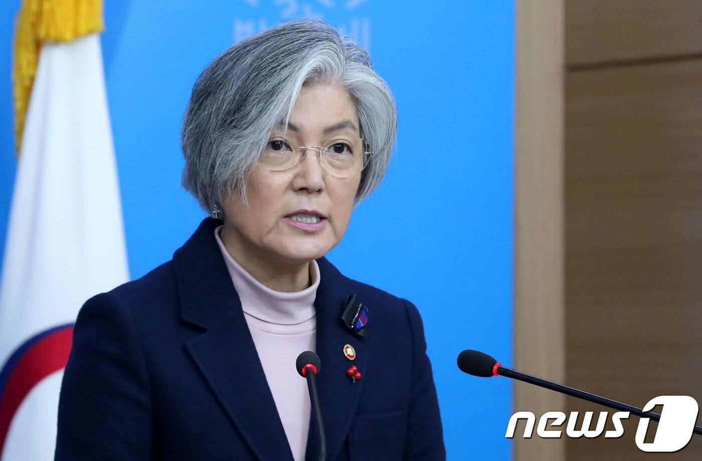 강경화 외교부 장관이 26일 오전 서울 종로구 도렴동 외교부 청사에서 언론 브리핑을 하고 있다. 2017.12.26/뉴스1 ⓒ News1 구윤성 기자