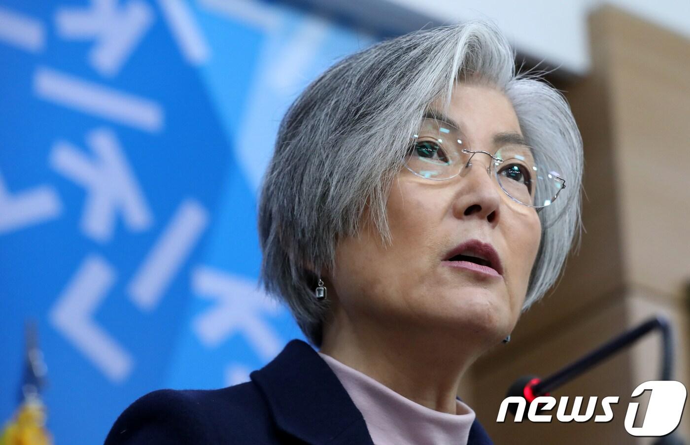 강경화 외교부 장관이 26일 오전 서울 종로구 도렴동 외교부 청사에서 언론 브리핑을 하고 있다. 2017.12.26/뉴스1 ⓒ News1 구윤성 기자