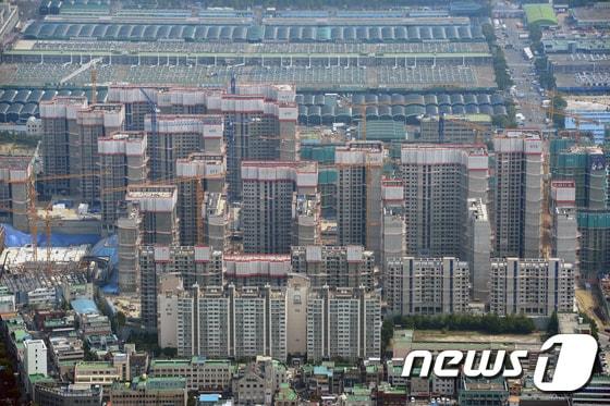 본문 이미지 - 서울의 한 아파트 공사현장 모습.ⓒ News1
