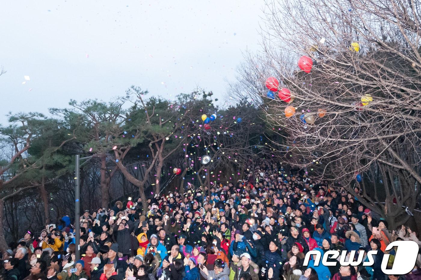 양천구 용왕산 해맞이 행사 모습.(양천구 제공) ⓒ News1