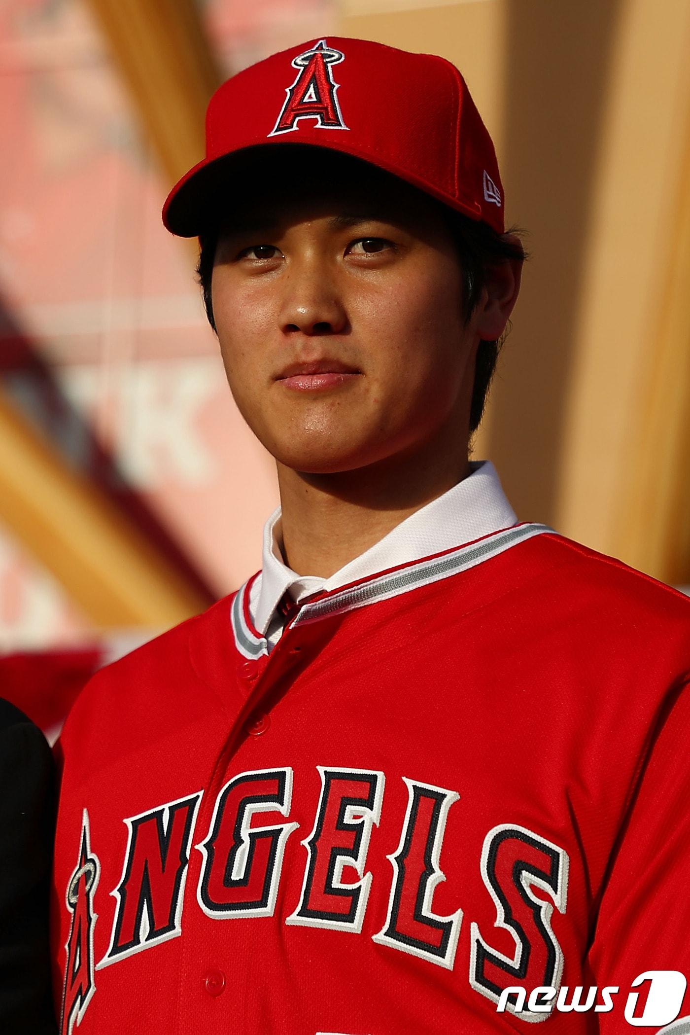본문 이미지 - LA 에인절스 유니폼을 입은 오타니 쇼헤이. ⓒ AFP=News1