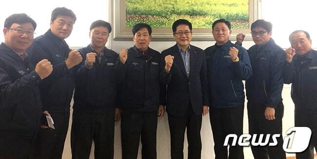 본문 이미지 - 7일 권명호 동구청장이 현대중공업 사내협력회사협의회와 간담회를 가졌다.(울산 동구 제공)ⓒ News1