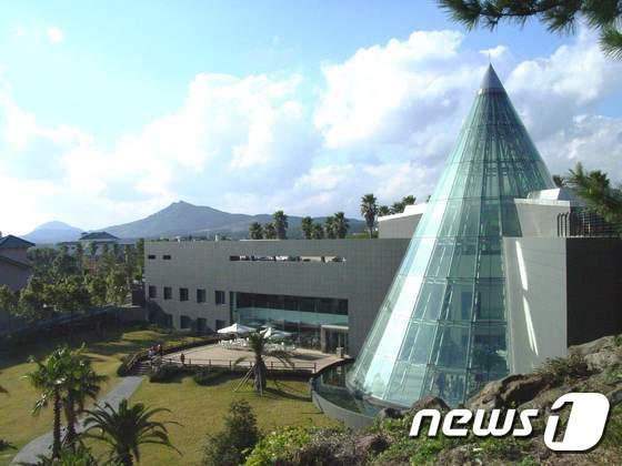 본문 이미지 - 제주 중문관광단지에 위치한 제주 테디베어뮤지엄 전경.<사진=제주 테디베어 뮤지엄>ⓒ News1