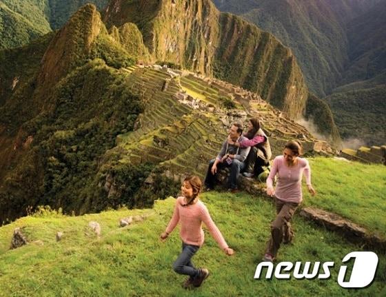 본문 이미지 - 유네스코 세계문화유산과 자연유산으로 등재된 페루의 마추픽추.<사진=비욘드코리아>ⓒ News1