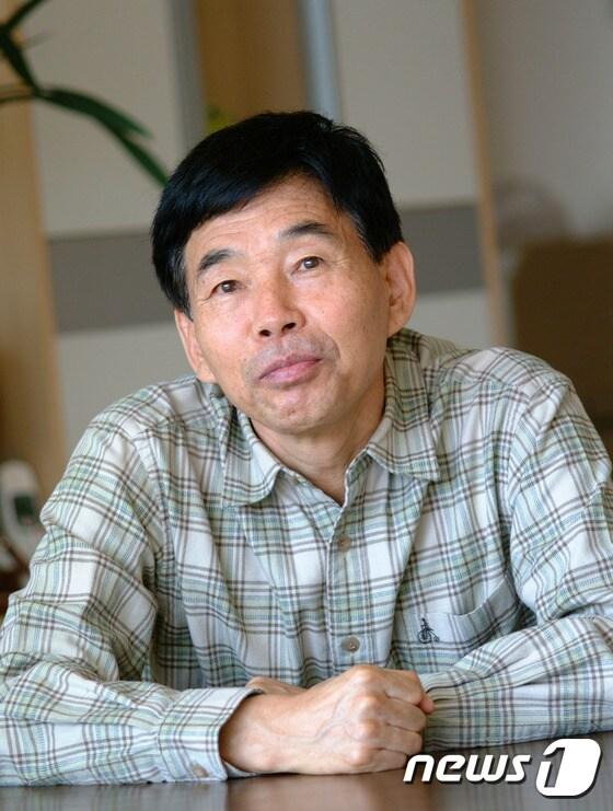 본문 이미지 - '5·18 최후의 수배자'로 알려진 고(故) 윤한봉 선생의 생전 모습.(합수윤한봉기념상업회 제공. 재판매 및 DB금지)2017.2.23/뉴스1