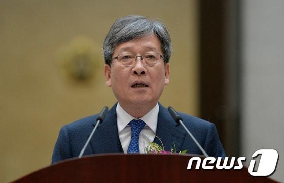 본문 이미지 - 이상훈 전 대법관. 2017.2.27/뉴스1 ⓒ News1 안은나 기자