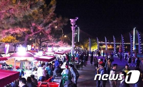 본문 이미지 - 2017여수밤바다 낭만포차 (여수시 제공)ⓒ News1