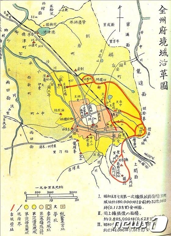 본문 이미지 - 전주부사에 실린 전주부 지도.  중앙의 밝은 곳이 전주부성이고 오른 쪽 붉은 선이 후백제 성벽 ⓒ News1 김춘상 기자