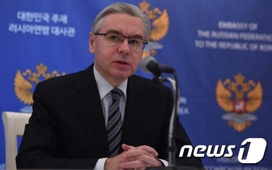 본문 이미지 - 알렉산드로 티모닌 주한러시아대사가 3일 서울 중구 주한러시아대사관에서 열린 외교부 출입기자 간담회에서 발언하고 있다. 2017.2.3/뉴스1 ⓒ News1 사진공동취재단