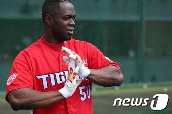 본문 이미지 - KIA 타이거즈 새 외국인 선수 로저 버나디나.(사진 KIA 제공)ⓒ News1