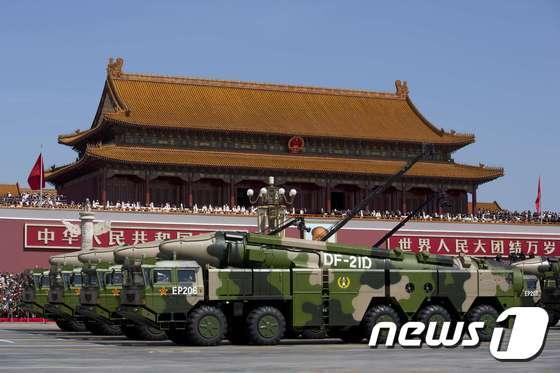 본문 이미지 - 중국 DF-21D 대함 탄도미사일. (자료사진) ⓒ AFP=뉴스1