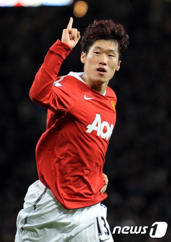 본문 이미지 - 맨유 역사상 최고의 선수 21위에 오른 박지성. ⓒ AFP=News1