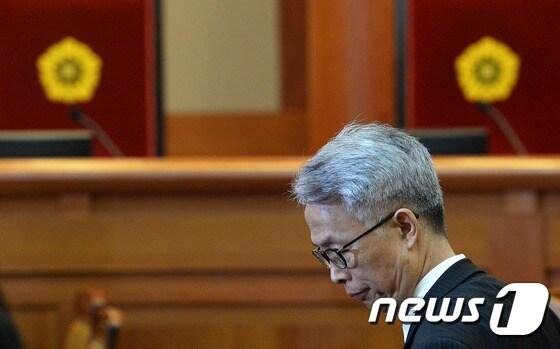 본문 이미지 - 7일 서울 종로구 재동 헌법재판소 대심판정에서 열린 박근혜 대통령 탄핵심판 제11차 공개변론에서 정현식 K스포츠재단 사무총장이 증인 자격으로 출석하고 있다. 2017.2.7/뉴스1 ⓒ News1 오대일 기자