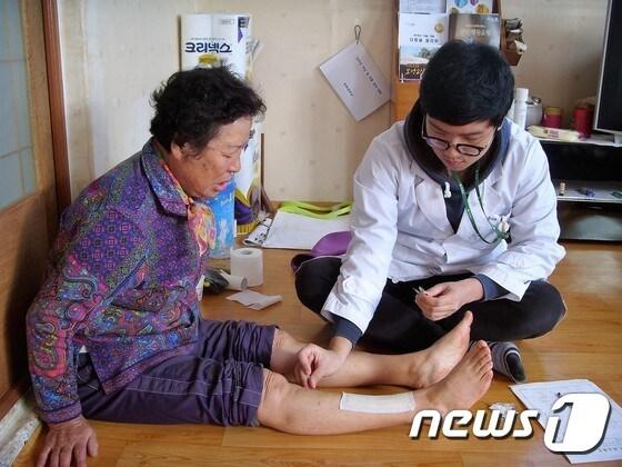 본문 이미지 - 기사 이해를 돕기 위한 가정 방문 진료 자료 사진으로, 기사 내용과 관련 없음. (재판매 및 DB금지)/뉴스1