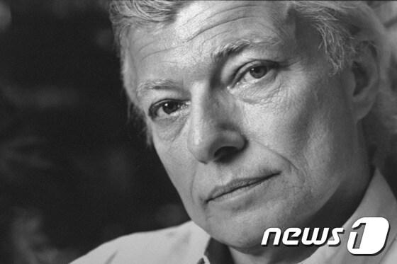 본문 이미지 - '메디슨 카운티의 다리' 작가 로버트 제임스 월러. [출처:피플 닷컴(People.com)]