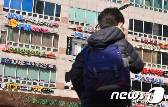 본문 이미지 - 서울 양천구 목동 학원가의 모습/ 뉴스1 DB ⓒ News1 신웅수 기자