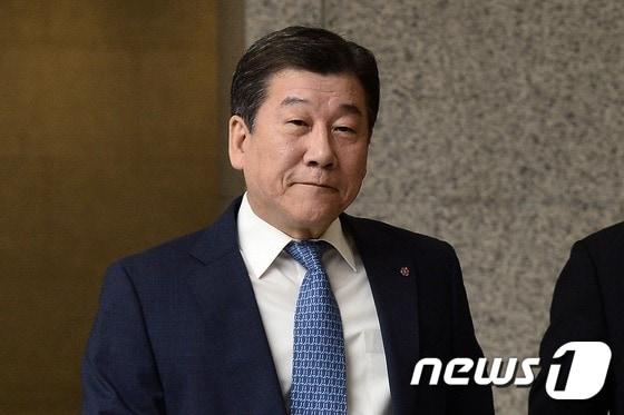 본문 이미지 - 정도현 전 LG전자 대표이사 CFO 사장.  지난해 11월 LG그룹 정기임원인사에서 물러났지만, 지난달 LG그룹의 방계 회사인 희성그룹 부회장으로 경영일선에 복귀했다./뉴스1 ⓒ News1 민경석 기자