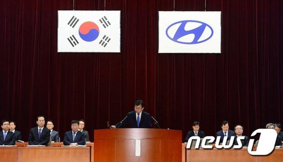 본문 이미지 - 이원희 현대자동차 사장이 17일 오전 서울 서초구 양재동 현대자동차 본사에서 열린 '제49기 정기주주총회'에서 발언을 하고 있다. 2017.3.17/뉴스1 ⓒ News1 임세영 기자
