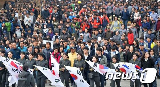 본문 이미지 - 서해수호 걷기대회 모습. /뉴스1 