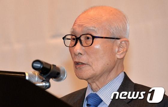 본문 이미지 - 2017년 서울 밀레니엄 힐튼 호텔에서 열린 대우창업 50주년 기념식에 참석한 고 김우중 회장(뉴스1DB)ⓒ News1