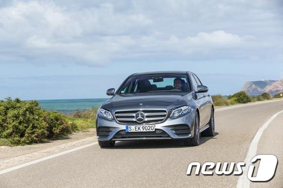 본문 이미지 - 메르세데스-벤츠 '더뉴 E350d'ⓒ News1