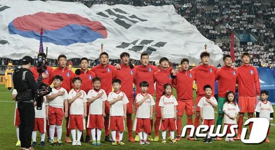 본문 이미지 - 신태용 감독이 이끄는 한국 축구 대표팀이 1월 터키에서 몰도바, 자메이카, 라트비아와 평가전을 치른다.  /뉴스1 DB ⓒ News1 이재명 기자