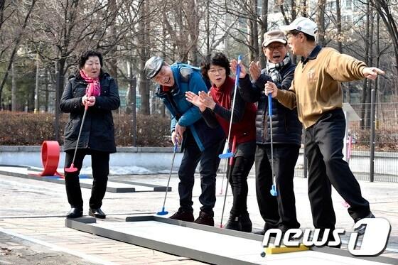 본문 이미지 - 노원구 미니골프장(노원구 제공) 2017.3.29ⓒ News1