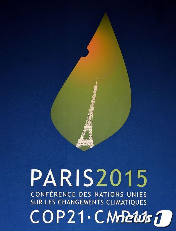 본문 이미지 - 파리협정이 체결된 유엔기후변화 당사국총회&#40;COP21&#41; 포스터. ⓒ AFP=뉴스1