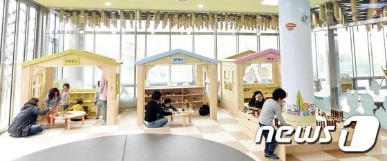본문 이미지 - 인천대공원 목재문화체험장(인천시 제공) ⓒ News1 DB