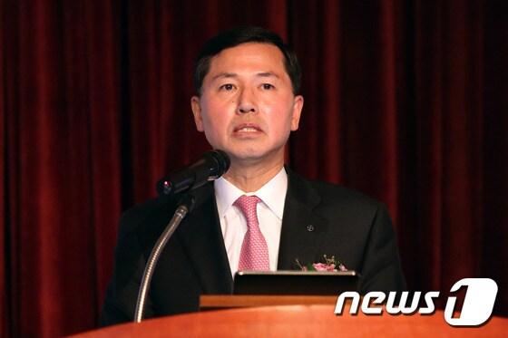 본문 이미지 - 임영진 신한카드 사장이 지난 3월 7일 신한카드 본사에서 열린 취임식에서 취임사를 하고 있다. (신한카드 제공)2017.3.7/뉴스1