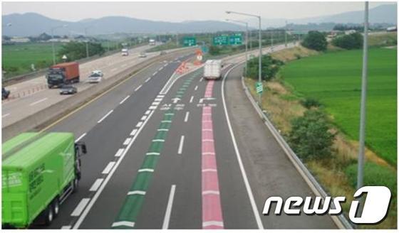 본문 이미지 - 2개 방향으로 갈라지는 중부내륙선 현풍JCT(양평방향)/도로공사 제공ⓒ News1