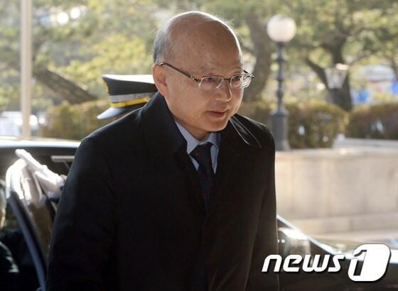 본문 이미지 - 안창호 국가인권위원장 후보자가 헌법재판관 시절인 지난 2017년 3월8일 오전 서울 종로구 헌법재판소로 출근하고 있다. 2017.3.8/뉴스1 ⓒ News1 최현규 기자