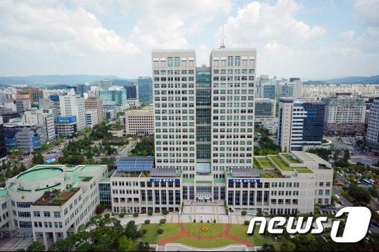 본문 이미지 - 대전시는 2020년도 정기 재산공개 대상자 재산변동내역을 26일 관보 및 공보에 공개했다. 대전시 재산공개 대상 공직자의 지난해 평균 신고재산 총액은 7억 4100만원으로 집계됐다. ⓒ News1