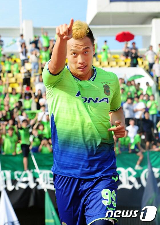 본문 이미지 - 전북 현대의 공격수 김신욱. ⓒ News1