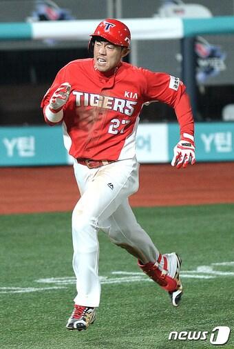 본문 이미지 - 2017시즌 1호 그라운드 홈런의 주인공, 이명기./뉴스1 DB ⓒ News1 오장환 기자
