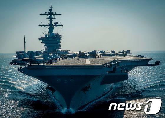 본문 이미지 - 미 항공모함 칼빈슨호 ⓒ AFP=뉴스1