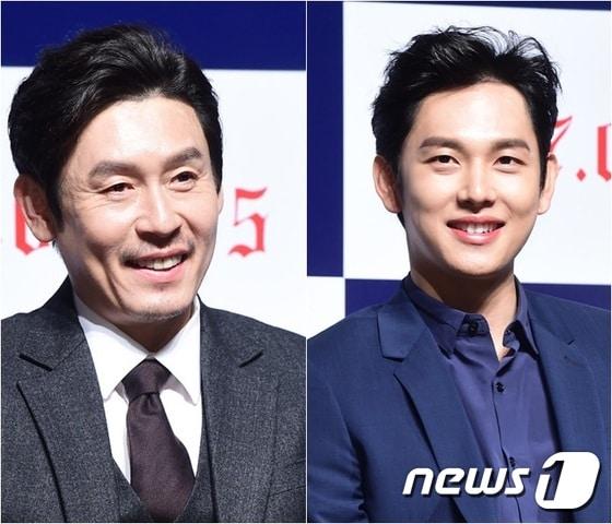 본문 이미지 - 배우 설경구, 임시완(오른쪽)이 19일 오전 서울 압구정cgv에서 열린 영화 ‘불한당’ 제작발표회에 참석해 미소를 짓고 있다. ⓒ News1 권현진 기자