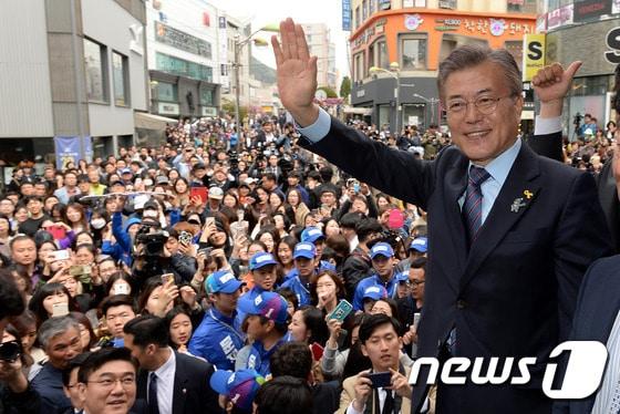 본문 이미지 - 문재인 더불어민주당 대선후보 ⓒ News1 허경 기자