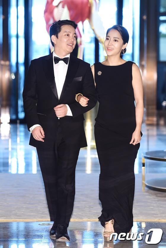 본문 이미지 - 배우 이범수, 이윤진 ⓒ News1 