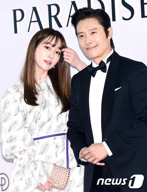 본문 이미지 - 이민정(왼쪽) 이병헌 부부 / 뉴스1 DB ⓒ News1 권현진 기자